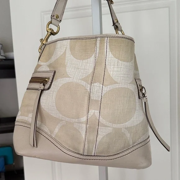 Coach Cream Designer Shoulder Bag - Picture 6 of 9